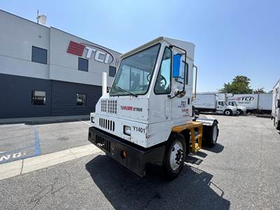 Ottawa T2 Yard Spotter Truck - Cummins, 173HP, Automatic