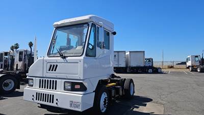 Ottawa T2 Yard Spotter Truck - Cummins, 200HP, Automatic