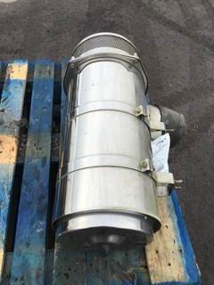 International 5900i Left Air Cleaner / Air Filter Housing