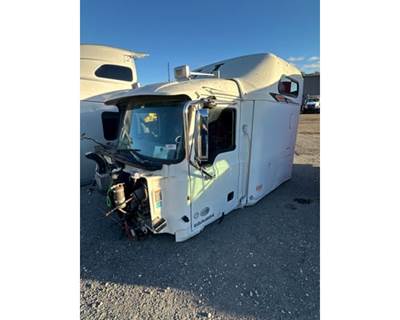 Mack Pinnacle CHU613 Cab Assembly for a Mack CHU613