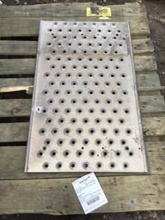 Freightliner Cascadia 125 Deck Plate / Catwalk for a Freightliner CASCADIA 125BBC