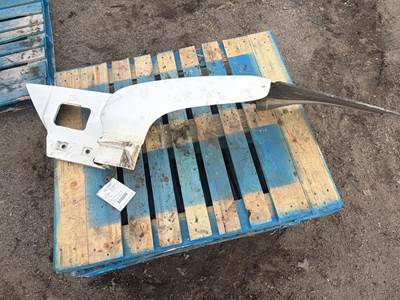 Chevrolet C7500 Left Fender Extension