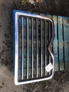 Mack Pinnacle CXU613 Grille for a Mack CXU613