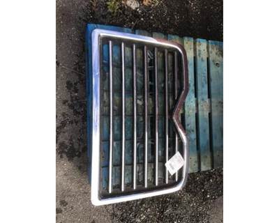2013 Mack Pinnacle CXU613 Chrome Grille