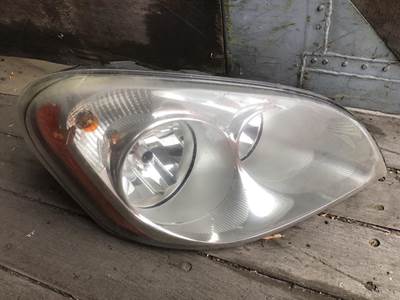 Freightliner Cascadia Right Headlight Assembly for a Freightliner CASCADIA 113BBC