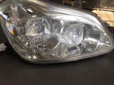 Kenworth T680 Right Headlight Assembly