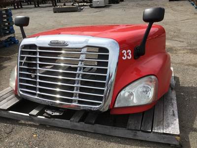 Freightliner Cascadia 125 Hood for a Freightliner CASCADIA 125BBC