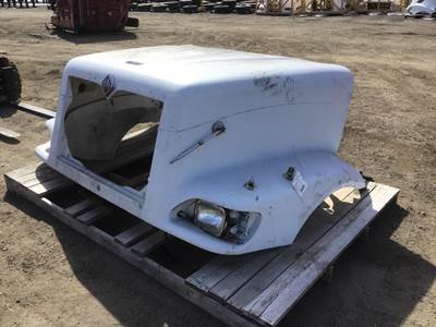 International 9200 Hood for a International 9200i