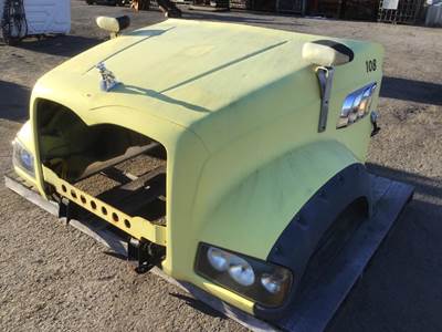 Mack Granite GU712 Hood for a Mack GU712