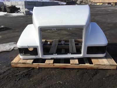 Mack Pinnacle CHU613 Hood for a Mack CHU613