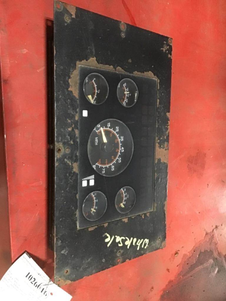 2001 International Instrument Panel Cluster for a International 1652SC