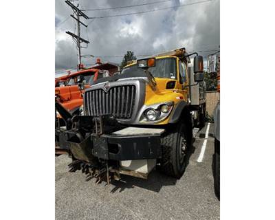 International 7400 Truck