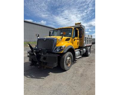 International 7400 Truck