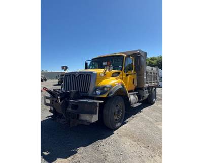 International 7400 Truck