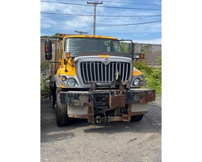 International 7400 Truck