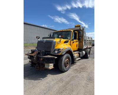 International 7400 Truck