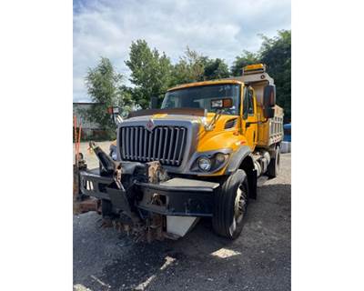 International 7400 Truck