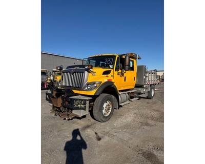 International 7400 Truck