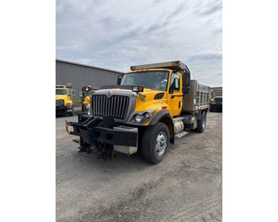 International 7400 Truck