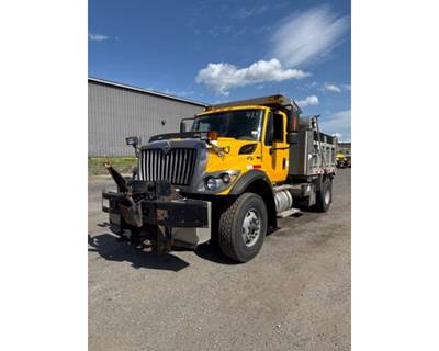 International 7400 Truck