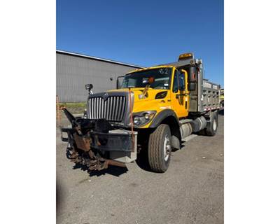 International 7400 Truck
