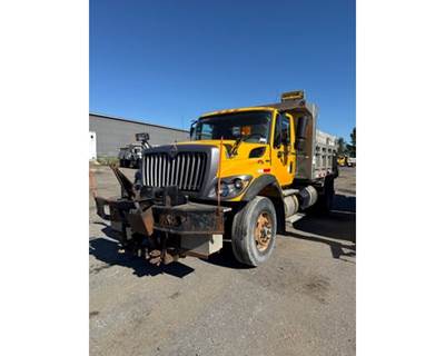 International 7400 Truck