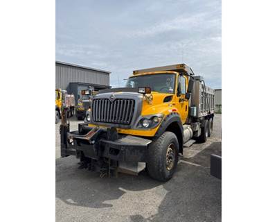 International 7600 Truck