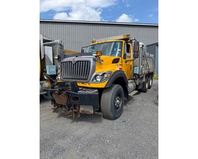 International 7600 Truck