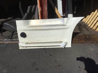Freightliner Cascadia Right Truck Skirt