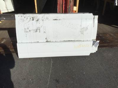 Volvo VNL Left Truck Skirt