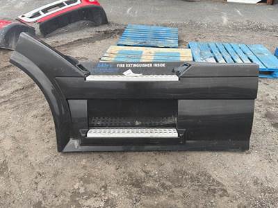 Volvo VNL Left Truck Skirt