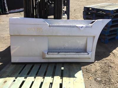 Volvo VNM Right Truck Skirt