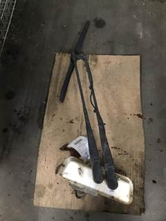 Mack MR Right Windshield Wiper Arm for a Mack MR688S