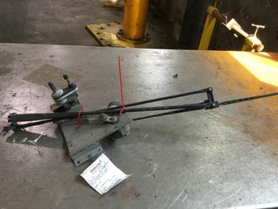 Freightliner Condor Right Windshield Wiper Motor for a American Lafrance CONDOR