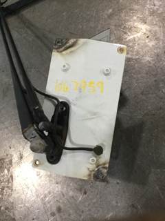 Mack LEU613 Left Windshield Wiper Motor for a Mack LE