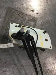 Mack LEU613 Right Windshield Wiper Motor for a Mack LE