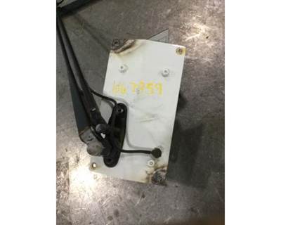 Mack LEU613 Left Windshield Wiper Motor for a Mack LE