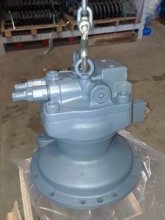 John Deere 330LC Swing Motor