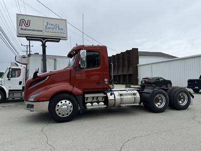 Volvo VNL64T300 Day Cab Truck - D13 500HP, 12 Speed Automatic