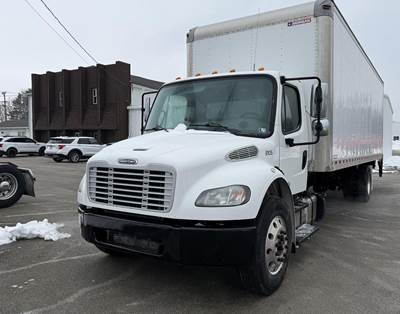 Freightliner M2 106 26 ft Box Truck - 250HP, Automatic, Liftgate