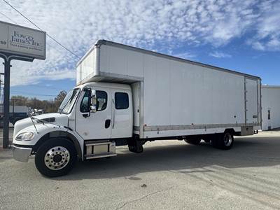 Freightliner M2 106 26 ft Box Truck - 260HP, Automatic, Swing Door