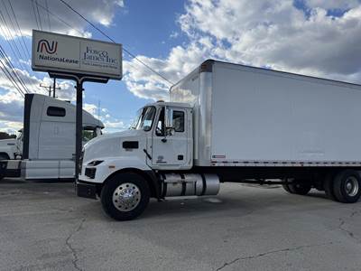 Mack MD6 26 ft Box Truck - Automatic, Roll up Door, Liftgate