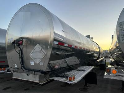 Brenner 7000 GALLON - STAINLESS - CENTER DISCHARGE Chemical / Acid Tank Trailer