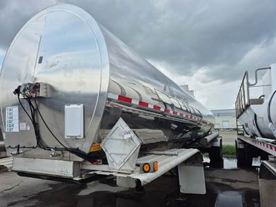 Brenner 7200 GALLON - STAINLESS - CENTER DISCHARGE Chemical / Acid Tank Trailer