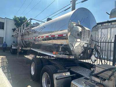 Polar 7000 Gallon Chemical / Acid Tank Trailer