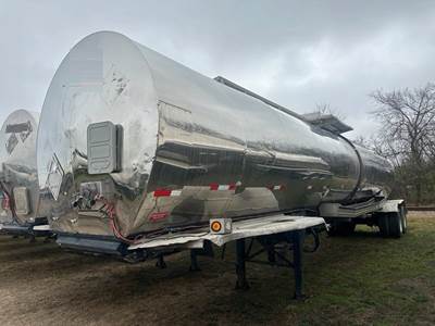 STE 7000 GALLON - STAINLESS - REAR DISCHARGE Chemical / Acid Tank Trailer