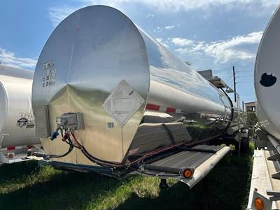 TEC 6500 GALLON - STAINLESS - REAR DISCHARGE Chemical / Acid Tank Trailer
