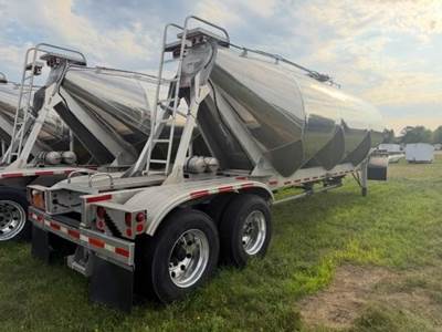 LBT 1000 CU FT Dry Bulk / Pneumatic Tank Trailer