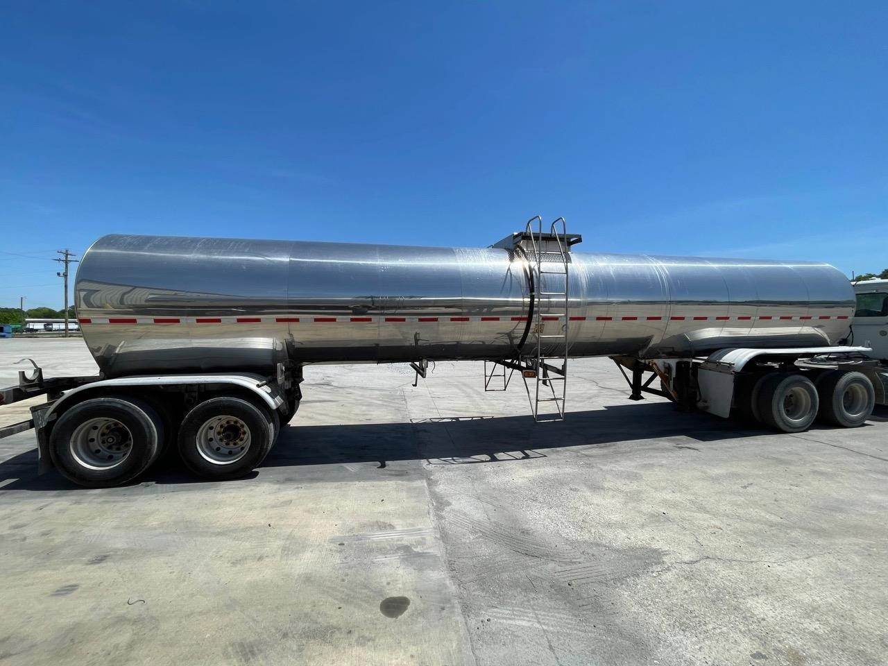 1988 BarBel 6500 GALLON STAINLESS FOOD GRADE Food Grade Tanker