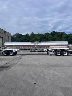 Walker 5000 GALLON - FOOD GRADE - AIR RIDE Food Grade Tanker Trailer